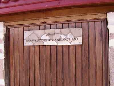 tombeau de Nenibe Ranavalotsimitoviaminandriana fille de Andriamasinavalona. Cette princesse eut neuf enfants: 4 filles, 5 garçons.