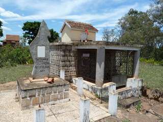 Tombeau familial de Rakotondrabe Samuel fusillé à Ankatso par les français durant l insurrection sanglante de 1947