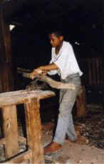 Photos Antsirabe Fianarantsoa  Ambositra du pays Betsileo est réputé pour l'artisanat du bois.La présence à l'est de la ville de parcelles préservées de forêt primaire abritant encore des communautés